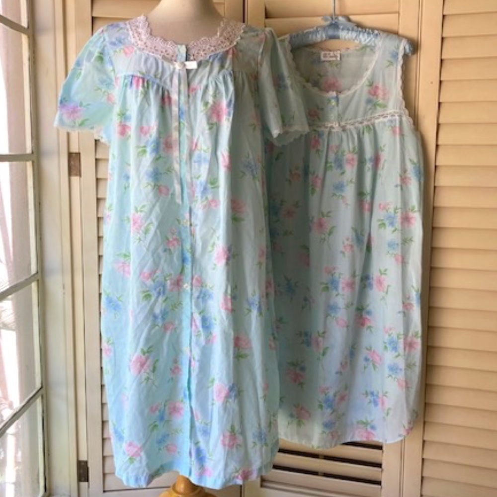 Character Robe & Gown Set - Picture 2 of 12